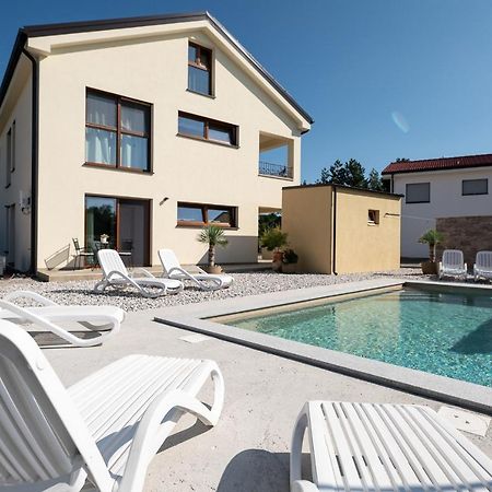 Apartments Kras 24 With Pool Sezana Luaran gambar