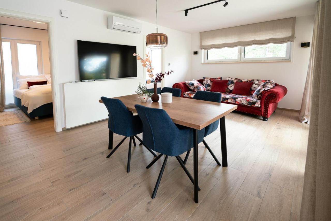 Apartments Kras 24 With Pool Sezana Luaran gambar