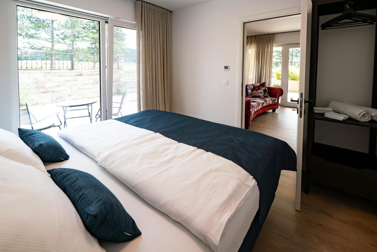 Apartments Kras 24 With Pool Sezana Luaran gambar