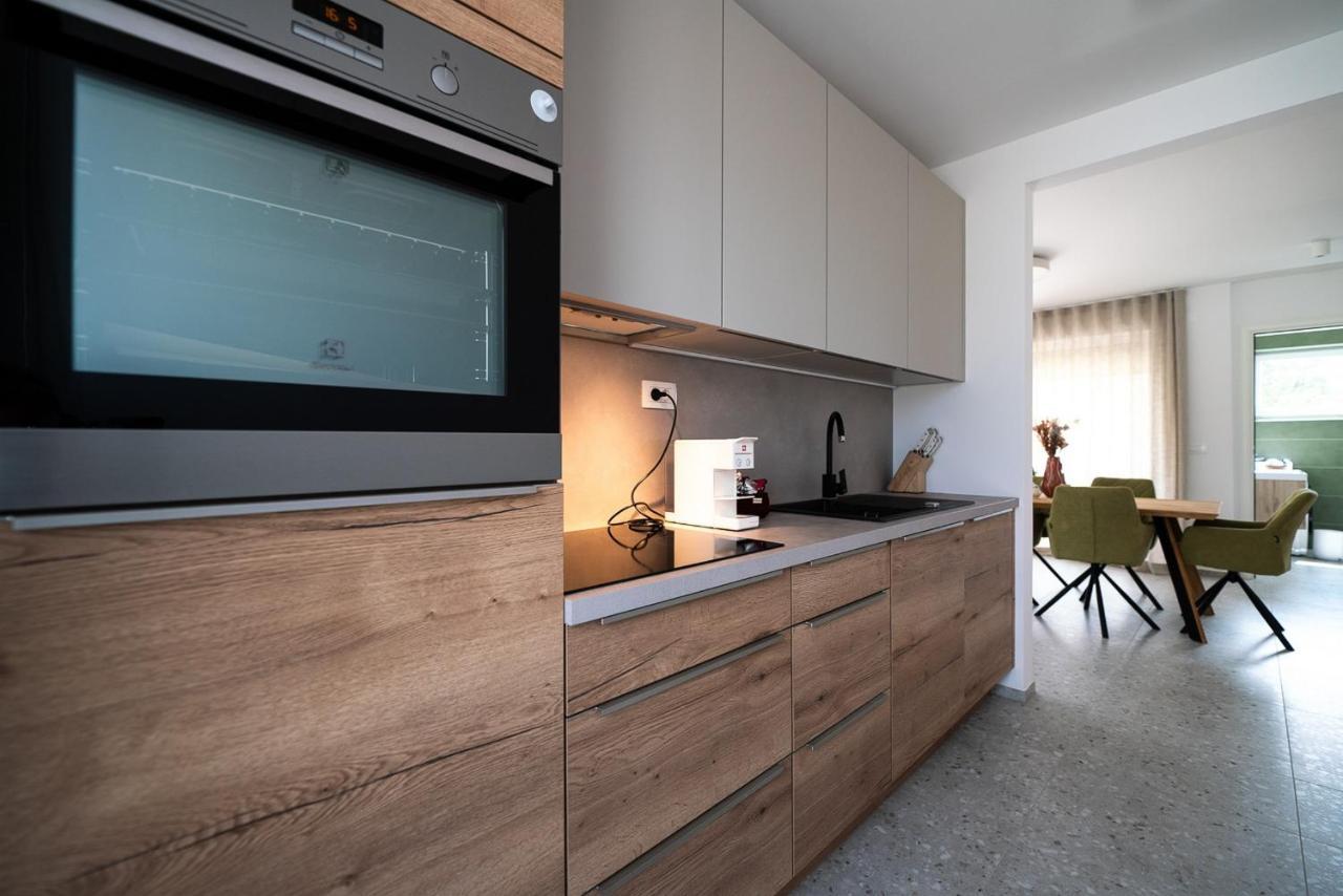 Apartments Kras 24 With Pool Sezana Luaran gambar