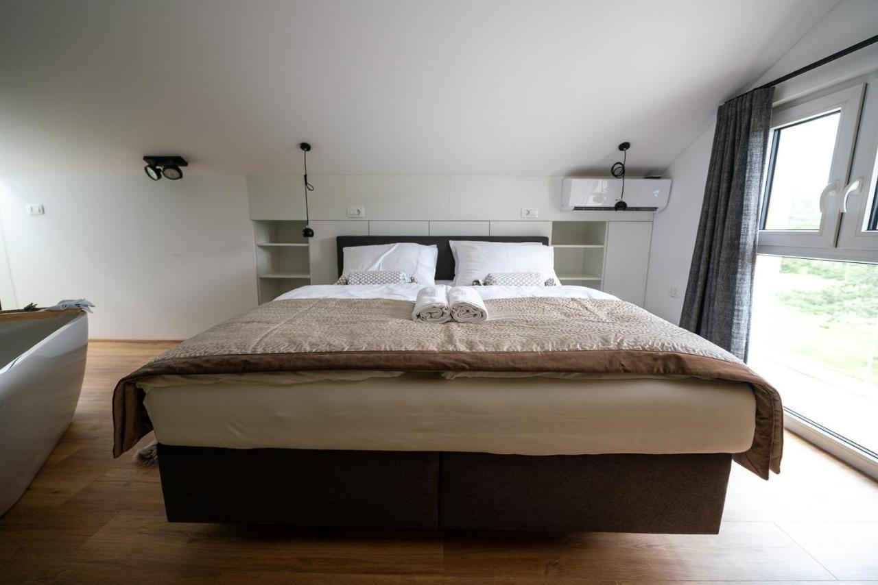 Apartments Kras 24 With Pool Sezana Luaran gambar