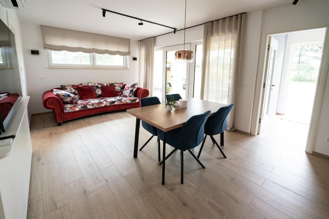 Apartments Kras 24 With Pool Sezana Luaran gambar