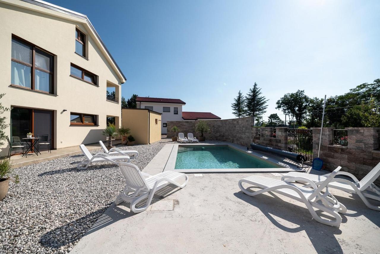 Apartments Kras 24 With Pool Sezana Luaran gambar