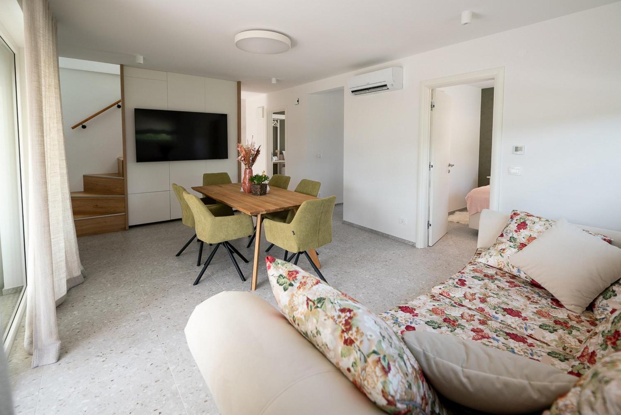 Apartments Kras 24 With Pool Sezana Luaran gambar